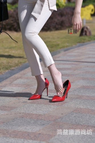 婷婷久久欧美熟妇，优雅与自信的代名词久久婷在很线