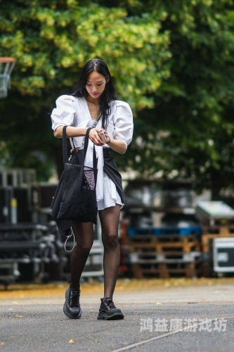 中文字幕人妻丝袜1页，解析背后的文化现象与市场需求