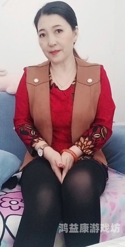 红色熟女，中文字幕影片中的成熟女性魅力解析与文化探讨