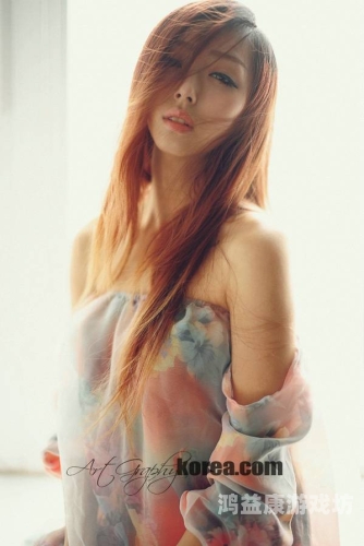 92午夜福利，神秘少妇直播放送引爆社交热潮