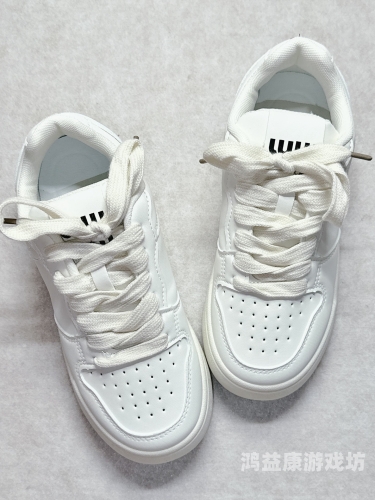 女自慰免费观看网站，探索隐私与自由边界女生穿小白鞋踩男生的重要部位