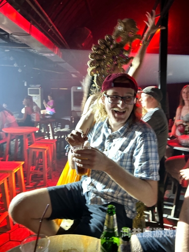 淫乱毛片人妖淫乱毛片人妖，网络热议背后的社会现象