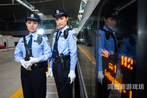 警花肉臀啪啪共侍流水警花与神秘肉臀互动，警局中的激情与诱惑