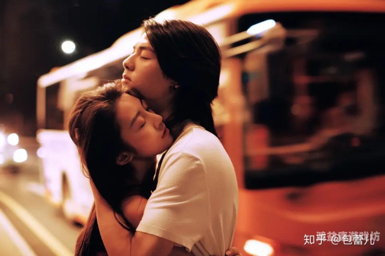 少妇办公室荡乳情欲短篇，揭秘都市隐秘角落少妇荡乳情欲办公室短篇_第1集