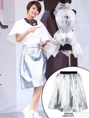 娇小反抗抱起进入粗大视频娇小反抗，走进粗大视频的世界